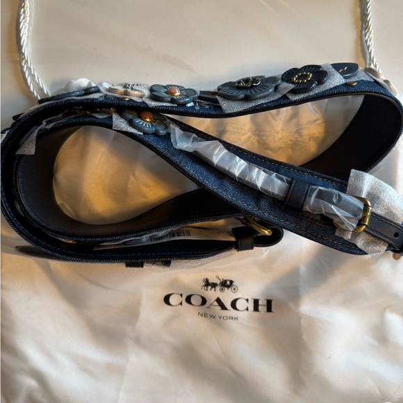 Floral Embellished Strap with Gold Hardware - Picture 4 of 8